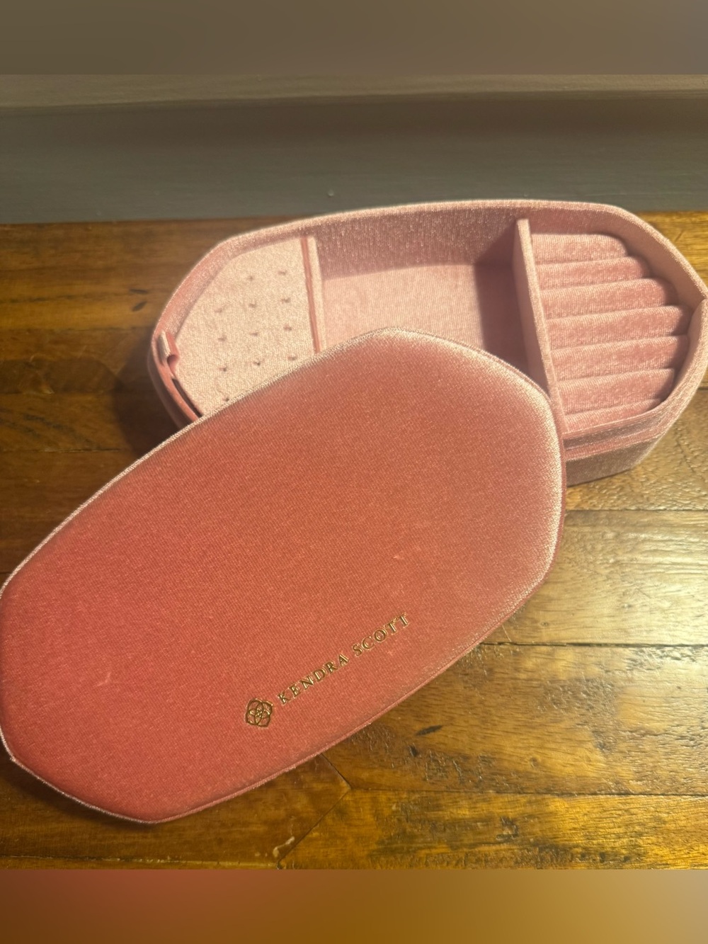 Kendra Scott pink velvet jewelry box like new